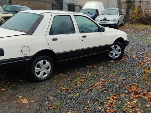 Белый Форд Сиерра, объемом двигателя 2 л и пробегом 250 тыс. км за 800 $, фото 2 на Automoto.ua