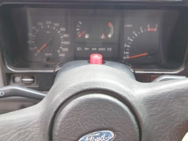 Белый Форд Сиерра, объемом двигателя 2 л и пробегом 100 тыс. км за 550 $, фото 11 на Automoto.ua