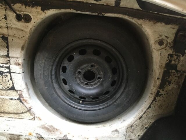 Белый Форд Сиерра, объемом двигателя 1.6 л и пробегом 280 тыс. км за 1000 $, фото 2 на Automoto.ua