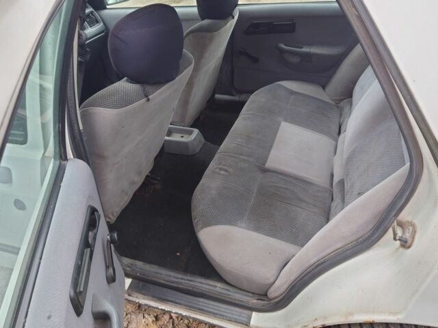 Белый Форд Сиерра, объемом двигателя 2 л и пробегом 100 тыс. км за 550 $, фото 8 на Automoto.ua