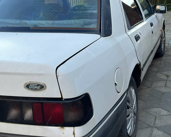 Белый Форд Сиерра, объемом двигателя 0 л и пробегом 350 тыс. км за 901 $, фото 1 на Automoto.ua