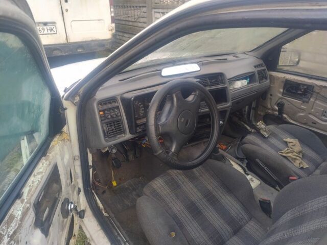 Білий Форд Сієрра, об'ємом двигуна 2 л та пробігом 333 тис. км за 900 $, фото 2 на Automoto.ua