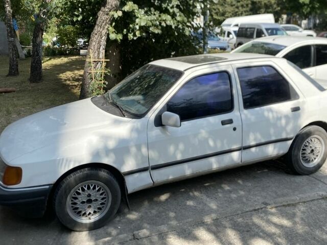 Білий Форд Сієрра, об'ємом двигуна 1.8 л та пробігом 3 тис. км за 1000 $, фото 1 на Automoto.ua