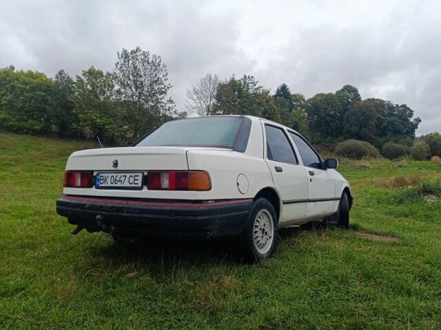 Белый Форд Сиерра, объемом двигателя 1.8 л и пробегом 330 тыс. км за 900 $, фото 2 на Automoto.ua