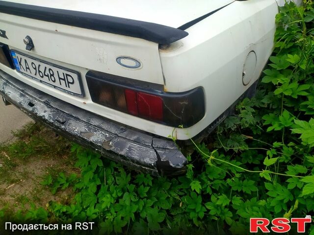 Белый Форд Сиерра, объемом двигателя 2 л и пробегом 350 тыс. км за 350 $, фото 5 на Automoto.ua