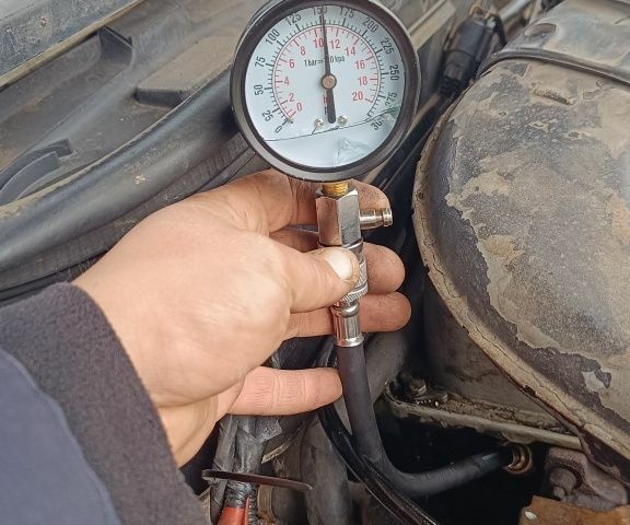 Белый Форд Сиерра, объемом двигателя 1.8 л и пробегом 330 тыс. км за 900 $, фото 9 на Automoto.ua