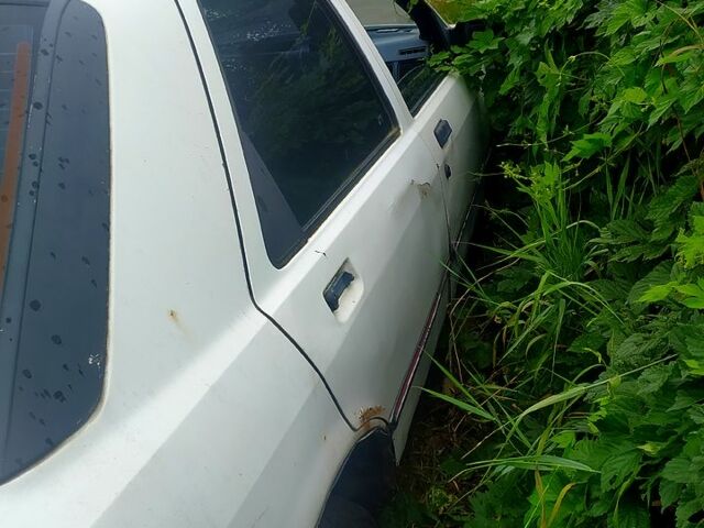 Белый Форд Сиерра, объемом двигателя 2 л и пробегом 350 тыс. км за 350 $, фото 2 на Automoto.ua