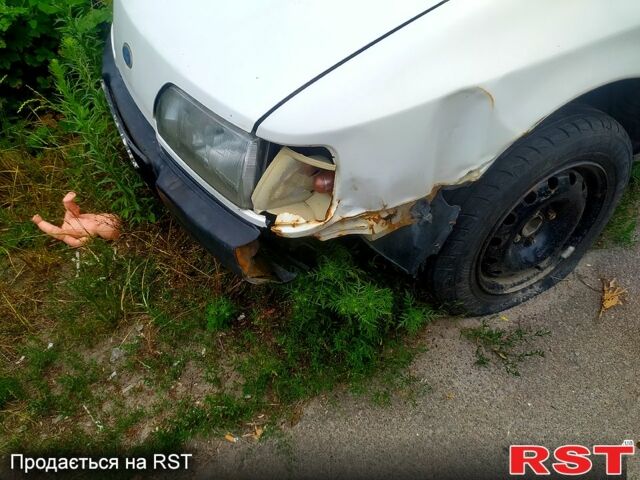 Белый Форд Сиерра, объемом двигателя 2 л и пробегом 350 тыс. км за 350 $, фото 4 на Automoto.ua