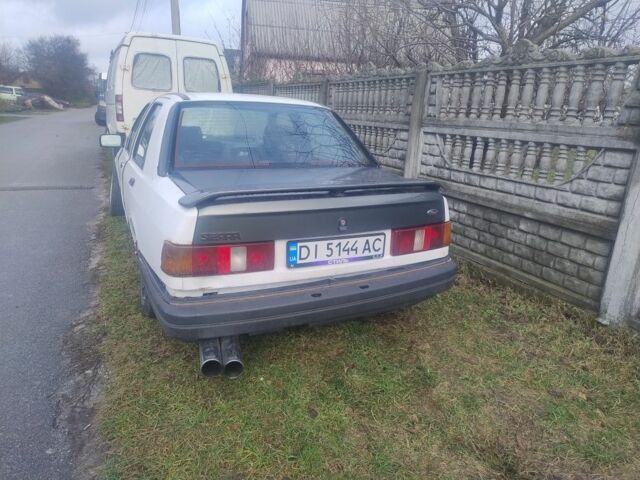 Білий Форд Сієрра, об'ємом двигуна 2 л та пробігом 333 тис. км за 900 $, фото 1 на Automoto.ua