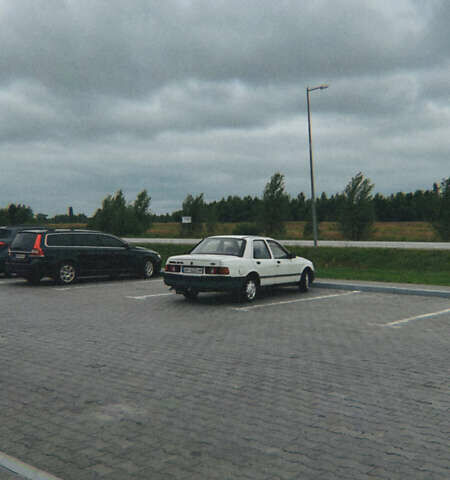 Білий Форд Сієрра, об'ємом двигуна 1.99 л та пробігом 300 тис. км за 1500 $, фото 2 на Automoto.ua