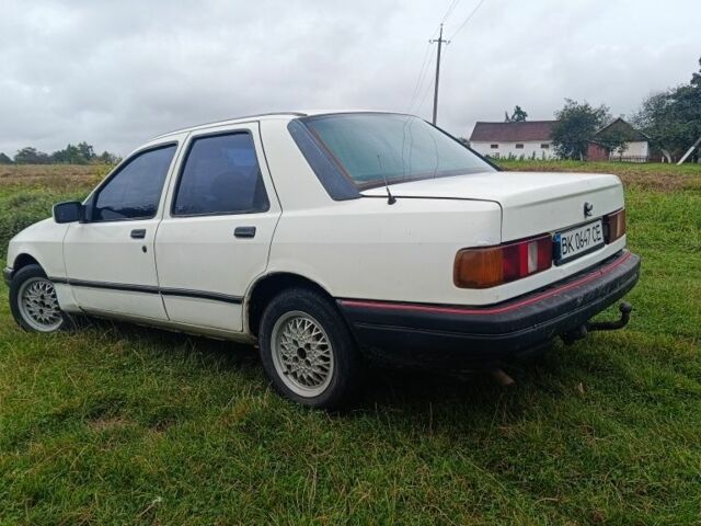 Белый Форд Сиерра, объемом двигателя 1.8 л и пробегом 330 тыс. км за 900 $, фото 3 на Automoto.ua