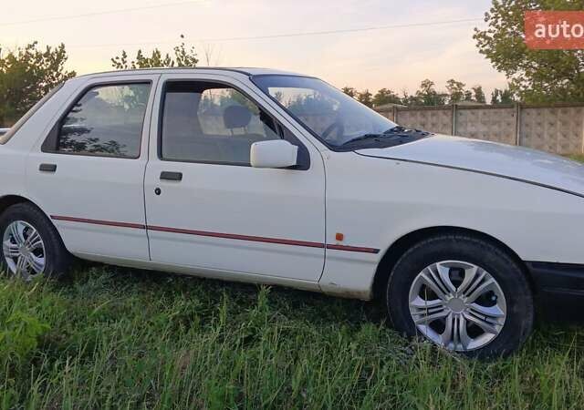 Белый Форд Сиерра, объемом двигателя 1.8 л и пробегом 88 тыс. км за 1300 $, фото 3 на Automoto.ua