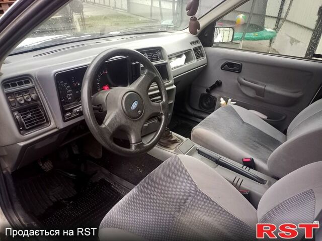 Белый Форд Сиерра, объемом двигателя 2 л и пробегом 60 тыс. км за 1350 $, фото 6 на Automoto.ua