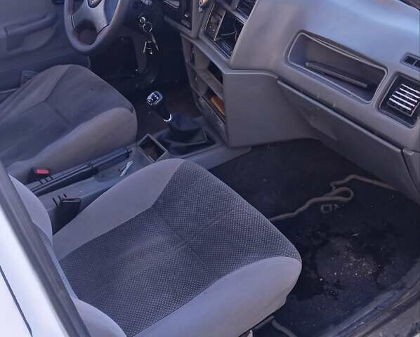 Белый Форд Сиерра, объемом двигателя 1.8 л и пробегом 88 тыс. км за 1300 $, фото 10 на Automoto.ua