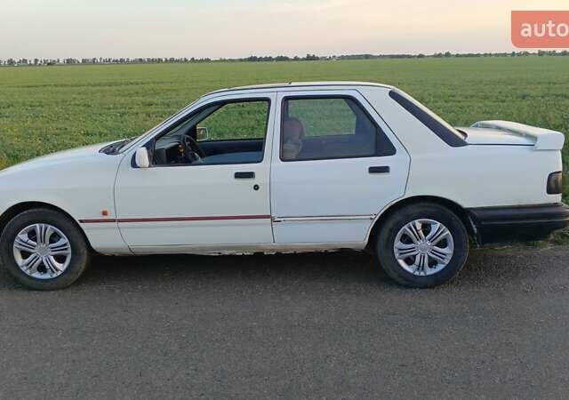 Белый Форд Сиерра, объемом двигателя 1.8 л и пробегом 88 тыс. км за 1300 $, фото 4 на Automoto.ua