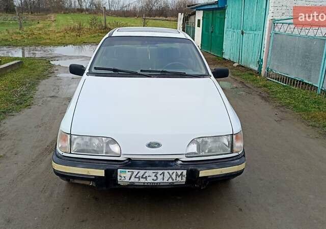 Белый Форд Сиерра, объемом двигателя 2 л и пробегом 300 тыс. км за 590 $, фото 4 на Automoto.ua