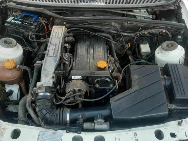 Білий Форд Сієрра, об'ємом двигуна 2 л та пробігом 100 тис. км за 620 $, фото 12 на Automoto.ua