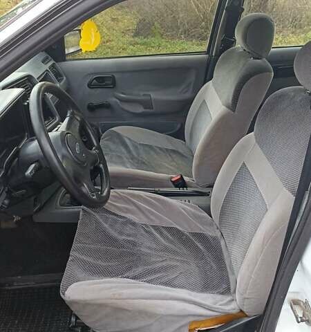 Белый Форд Сиерра, объемом двигателя 2 л и пробегом 300 тыс. км за 590 $, фото 6 на Automoto.ua