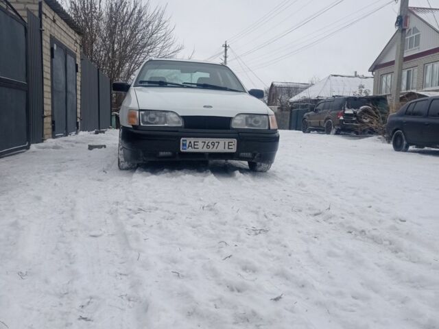 Белый Форд Сиерра, объемом двигателя 2 л и пробегом 56 тыс. км за 1200 $, фото 6 на Automoto.ua