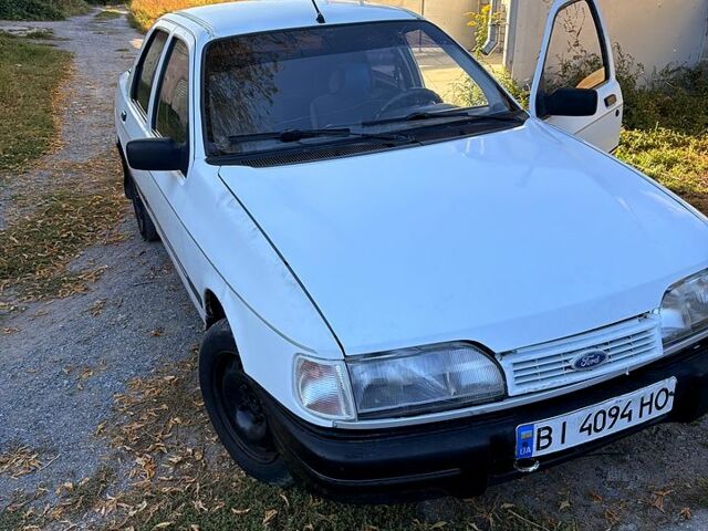 Белый Форд Сиерра, объемом двигателя 2 л и пробегом 300 тыс. км за 670 $, фото 1 на Automoto.ua