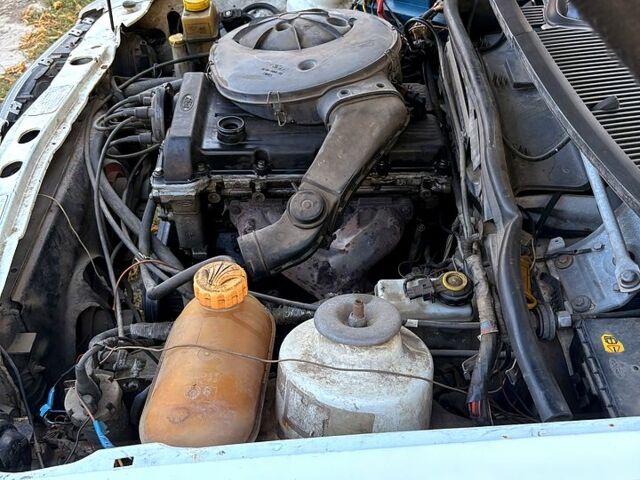 Белый Форд Сиерра, объемом двигателя 2 л и пробегом 300 тыс. км за 670 $, фото 5 на Automoto.ua