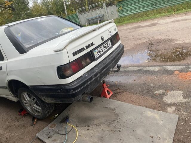 Белый Форд Сиерра, объемом двигателя 2 л и пробегом 200 тыс. км за 1200 $, фото 1 на Automoto.ua