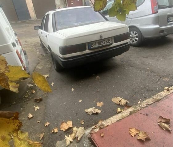 Белый Форд Сиерра, объемом двигателя 2 л и пробегом 222 тыс. км за 750 $, фото 2 на Automoto.ua