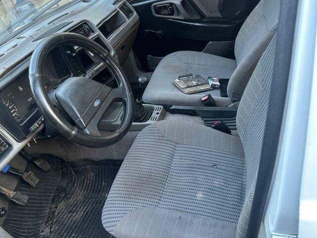 Белый Форд Сиерра, объемом двигателя 1.8 л и пробегом 120 тыс. км за 1100 $, фото 4 на Automoto.ua