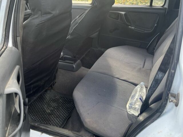 Белый Форд Сиерра, объемом двигателя 1.6 л и пробегом 1 тыс. км за 450 $, фото 12 на Automoto.ua