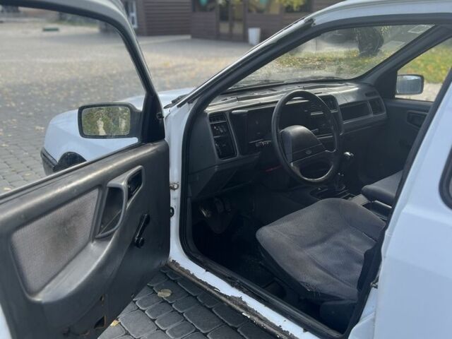 Белый Форд Сиерра, объемом двигателя 1.6 л и пробегом 1 тыс. км за 450 $, фото 9 на Automoto.ua