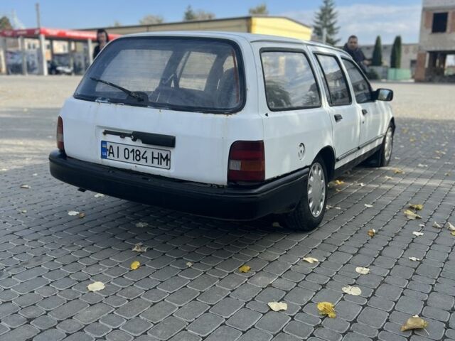 Белый Форд Сиерра, объемом двигателя 1.6 л и пробегом 1 тыс. км за 450 $, фото 7 на Automoto.ua