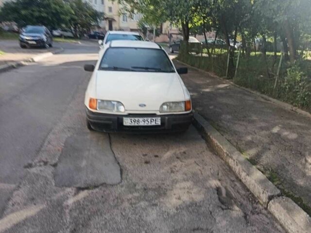 Белый Форд Сиерра, объемом двигателя 2 л и пробегом 1000 тыс. км за 475 $, фото 3 на Automoto.ua