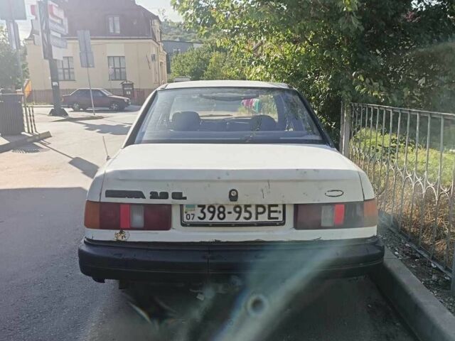 Белый Форд Сиерра, объемом двигателя 2 л и пробегом 1000 тыс. км за 475 $, фото 2 на Automoto.ua