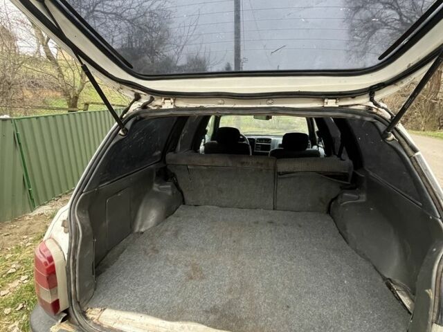 Белый Форд Сиерра, объемом двигателя 1.6 л и пробегом 300 тыс. км за 800 $, фото 6 на Automoto.ua