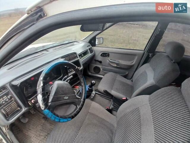 Белый Форд Сиерра, объемом двигателя 2 л и пробегом 300 тыс. км за 650 $, фото 7 на Automoto.ua