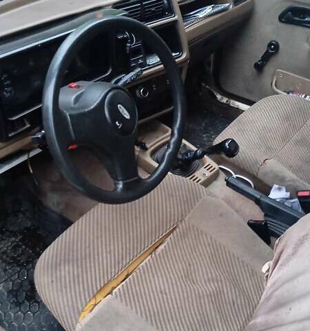 Белый Форд Сиерра, объемом двигателя 1.8 л и пробегом 200 тыс. км за 1000 $, фото 3 на Automoto.ua