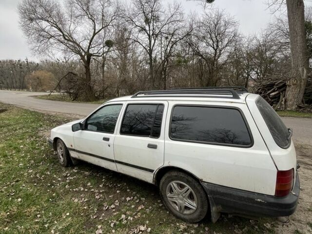 Белый Форд Сиерра, объемом двигателя 1.6 л и пробегом 300 тыс. км за 800 $, фото 1 на Automoto.ua