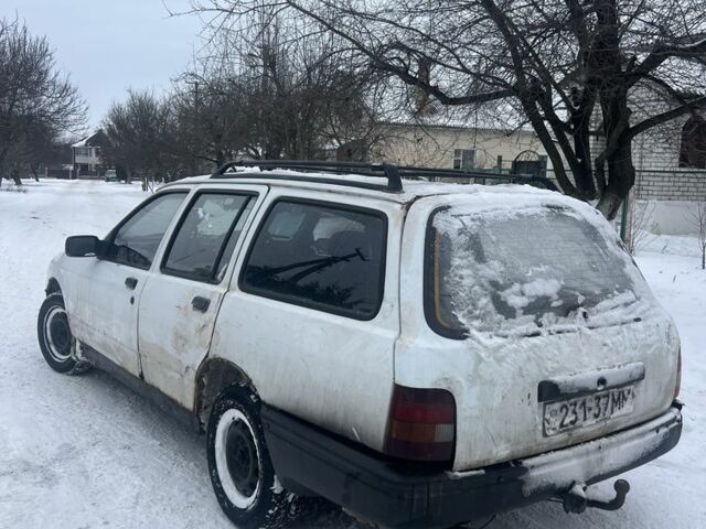 Белый Форд Сиерра, объемом двигателя 2 л и пробегом 100 тыс. км за 545 $, фото 2 на Automoto.ua