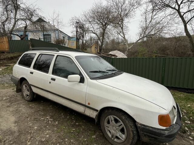 Белый Форд Сиерра, объемом двигателя 1.6 л и пробегом 300 тыс. км за 800 $, фото 3 на Automoto.ua