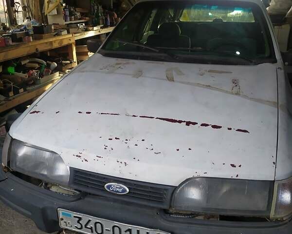 Белый Форд Сиерра, объемом двигателя 2 л и пробегом 200 тыс. км за 477 $, фото 5 на Automoto.ua