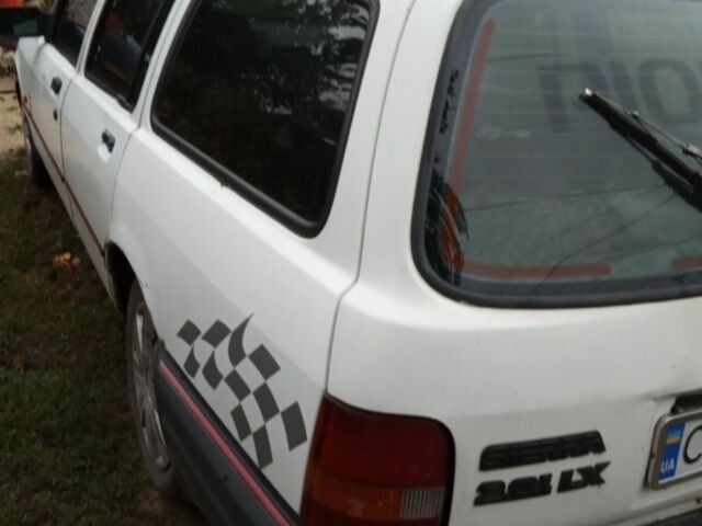 Белый Форд Сиерра, объемом двигателя 0 л и пробегом 888 тыс. км за 1321 $, фото 3 на Automoto.ua