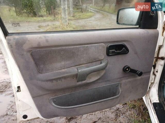 Білий Форд Сієрра, об'ємом двигуна 2 л та пробігом 200 тис. км за 1300 $, фото 11 на Automoto.ua