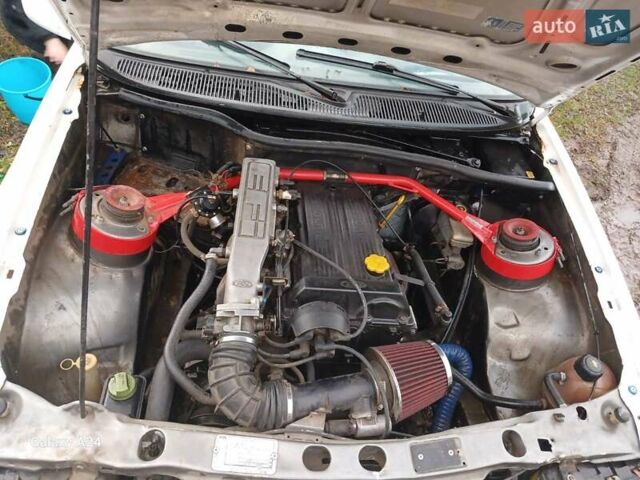 Білий Форд Сієрра, об'ємом двигуна 2 л та пробігом 200 тис. км за 1300 $, фото 9 на Automoto.ua