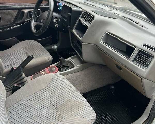 Белый Форд Сиерра, объемом двигателя 1.8 л и пробегом 250 тыс. км за 550 $, фото 4 на Automoto.ua