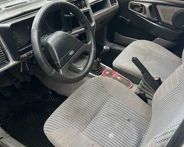 Белый Форд Сиерра, объемом двигателя 1.8 л и пробегом 250 тыс. км за 550 $, фото 10 на Automoto.ua