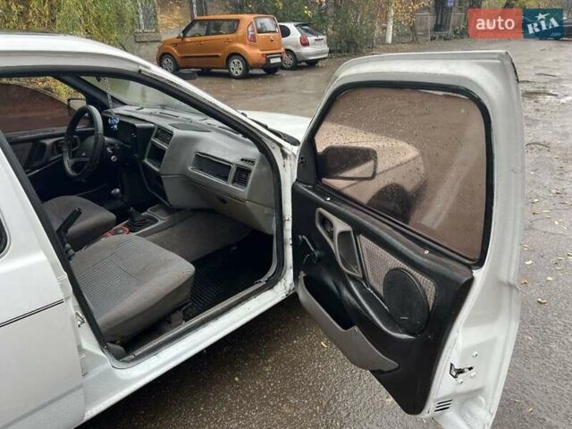 Белый Форд Сиерра, объемом двигателя 1.8 л и пробегом 250 тыс. км за 550 $, фото 5 на Automoto.ua