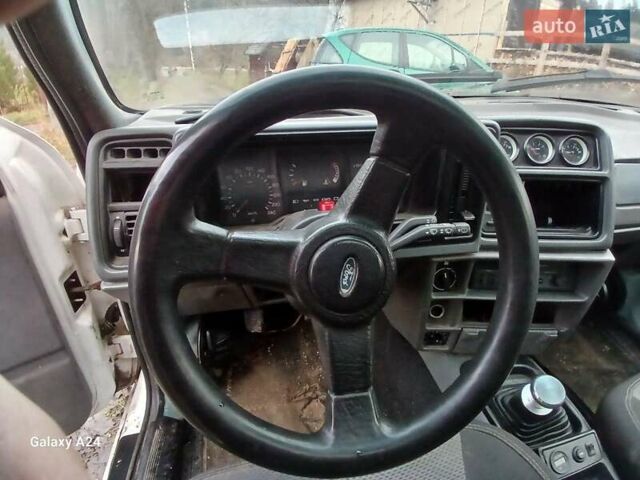 Білий Форд Сієрра, об'ємом двигуна 2 л та пробігом 200 тис. км за 1300 $, фото 7 на Automoto.ua