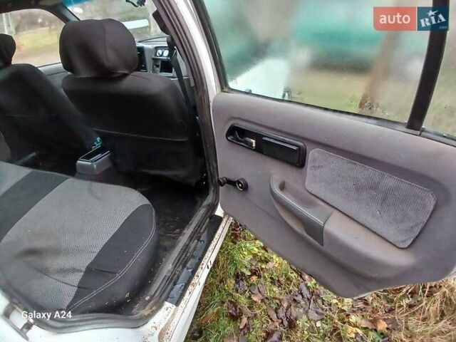 Білий Форд Сієрра, об'ємом двигуна 2 л та пробігом 200 тис. км за 1300 $, фото 13 на Automoto.ua