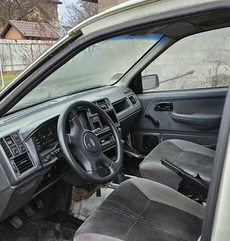 Білий Форд Сієрра, об'ємом двигуна 1.8 л та пробігом 68 тис. км за 1100 $, фото 7 на Automoto.ua