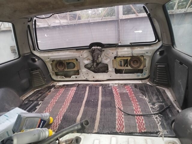 Белый Форд Сиерра, объемом двигателя 1.8 л и пробегом 1000 тыс. км за 700 $, фото 6 на Automoto.ua